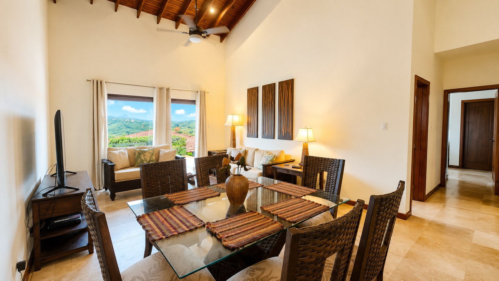 Dining area at Villa Lazurena