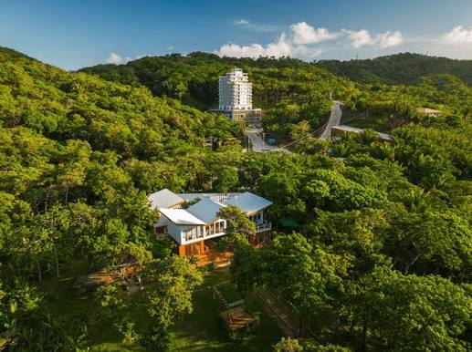 Modern development and community spaces in Próspera, Roatán